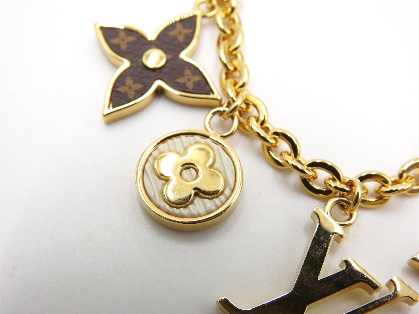 LOUIS VUITTON Spring Street Chain Bag Charm Key Holder Gold M01188
