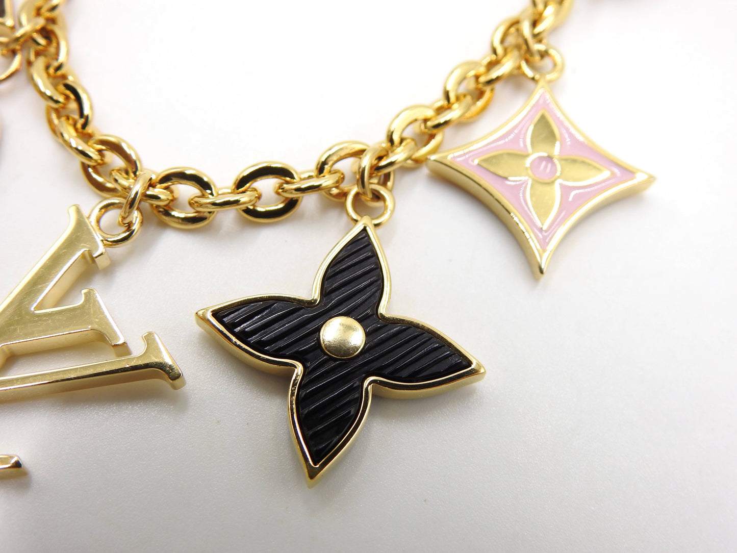 LOUIS VUITTON Spring Street Chain Bag Charm Key Holder Gold M01188