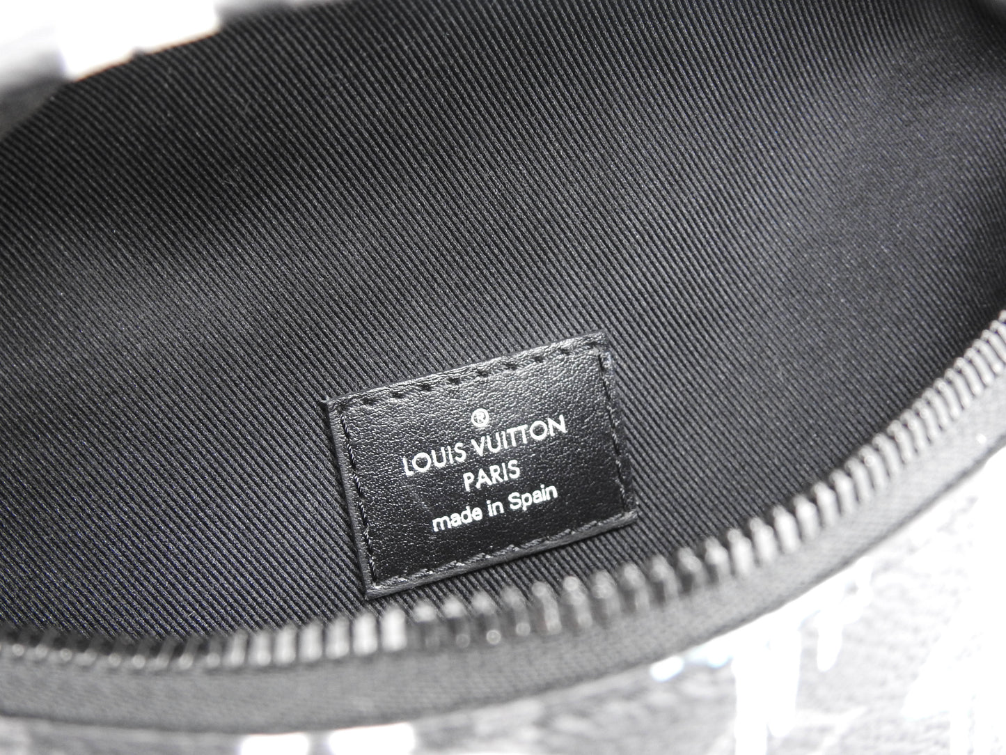 LOUIS VUITTON Monogram Eclipse Graffiti Discovery Bum Bag Green M21397