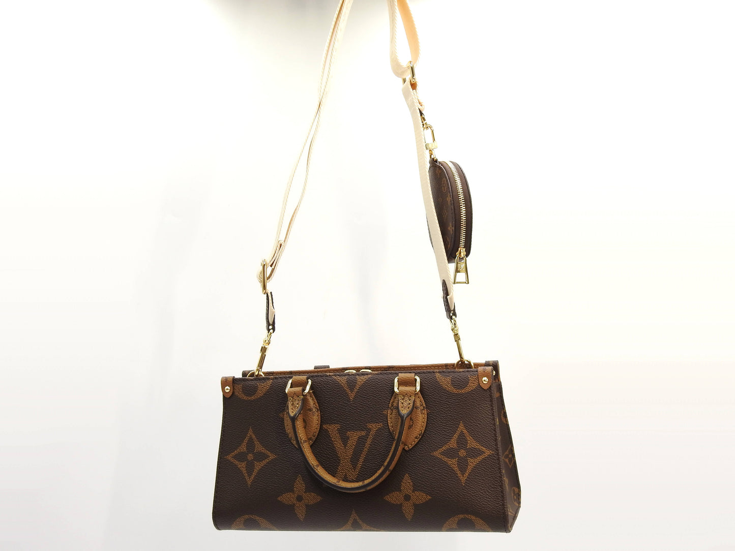 LOUIS VUITTON Monogram Giant Reverse OnTheGO East West Hand Bag M46653