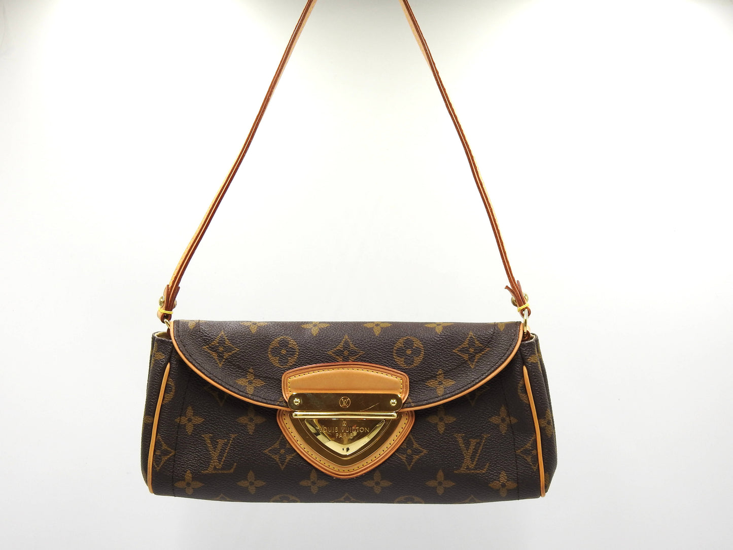 LOUIS VUITTON Pochette Beverly Shoulder Bag Monogram Canvas M40122