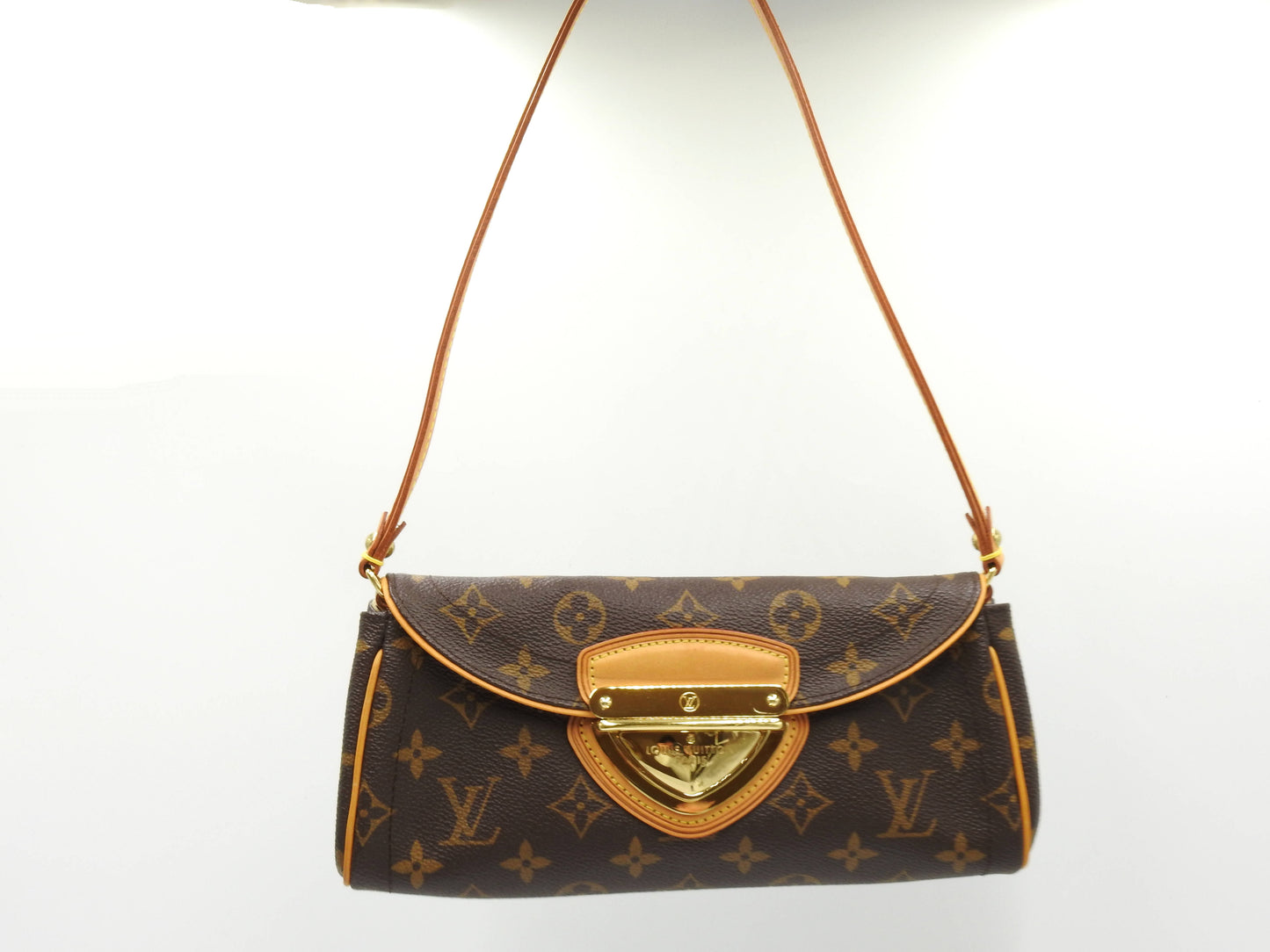 LOUIS VUITTON Pochette Beverly Shoulder Bag Monogram Canvas M40122