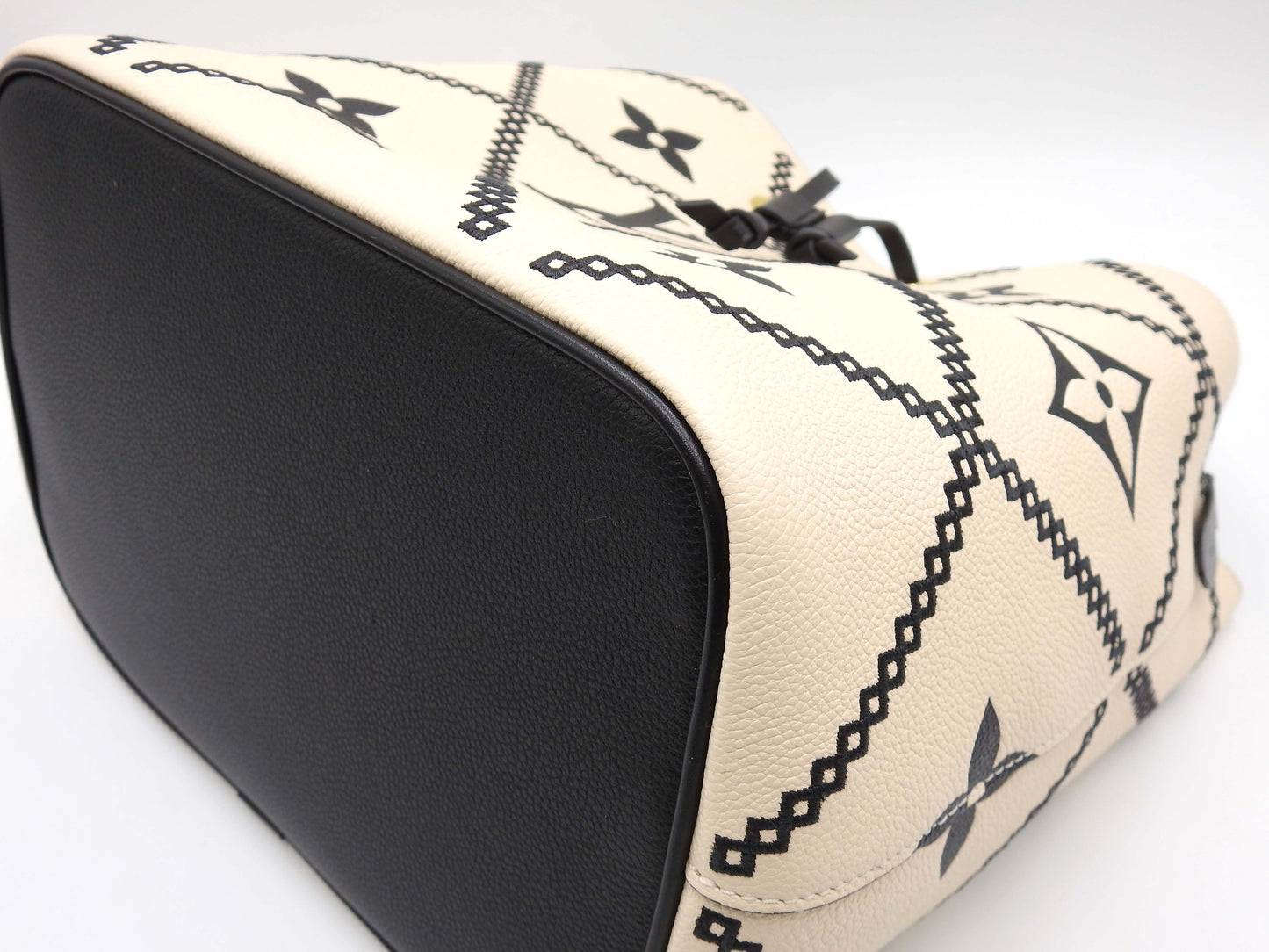 LOUIS VUITTON Embroidered Monogram Empreinte NeoNoe MM Hand Bag M46023