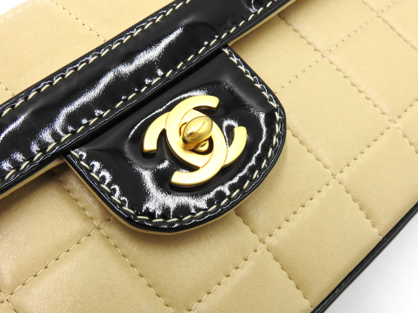 CHANEL Chocolate Bar Chain Shoulder Bag Lambskin Patent Beige Black A15316