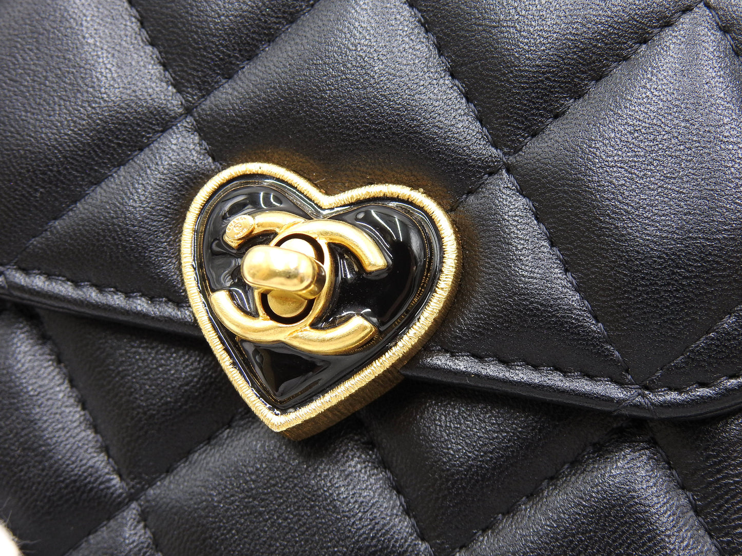 CHANEL CC Heart Matelasse Chain Clutch Shoulder Bag Lambskin Black AP3291
