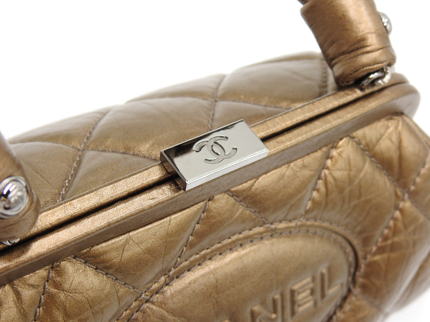 CHANEL Matelasse Vintage Calf Kiss Lock Hand Bag Leather Metallic Gold