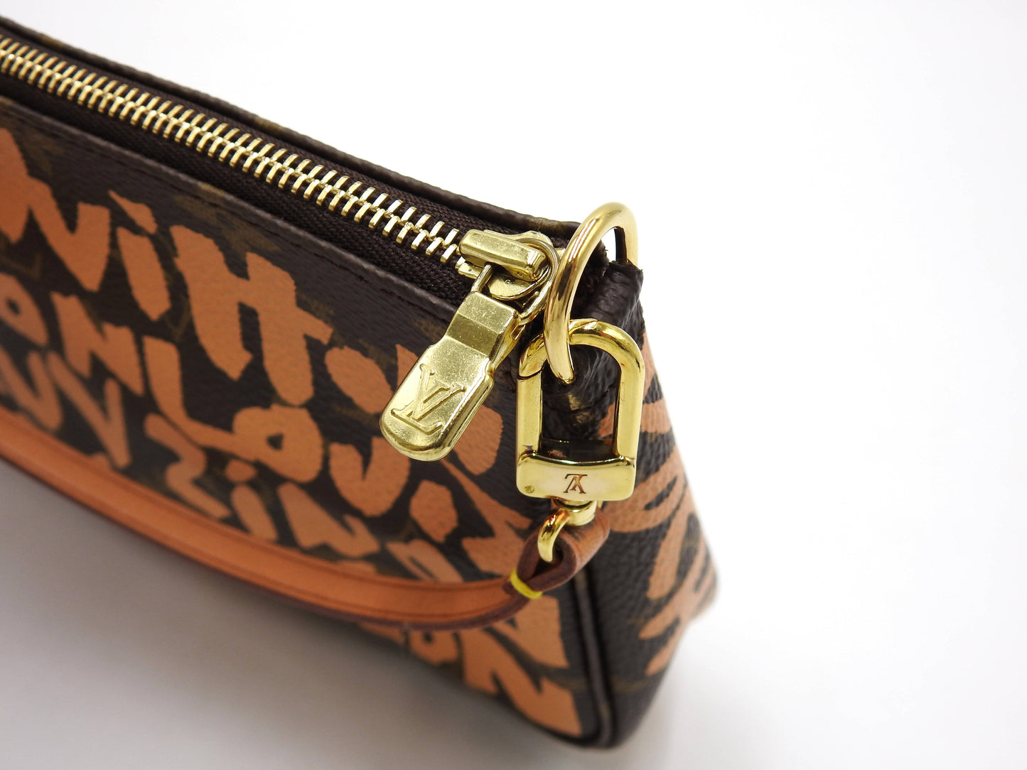 LOUIS VUITTON Pochette Accessories Pouch Monogram Graffiti Peach M92193