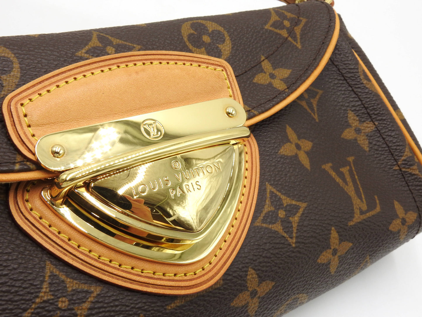 LOUIS VUITTON Pochette Beverly Shoulder Bag Monogram Canvas M40122
