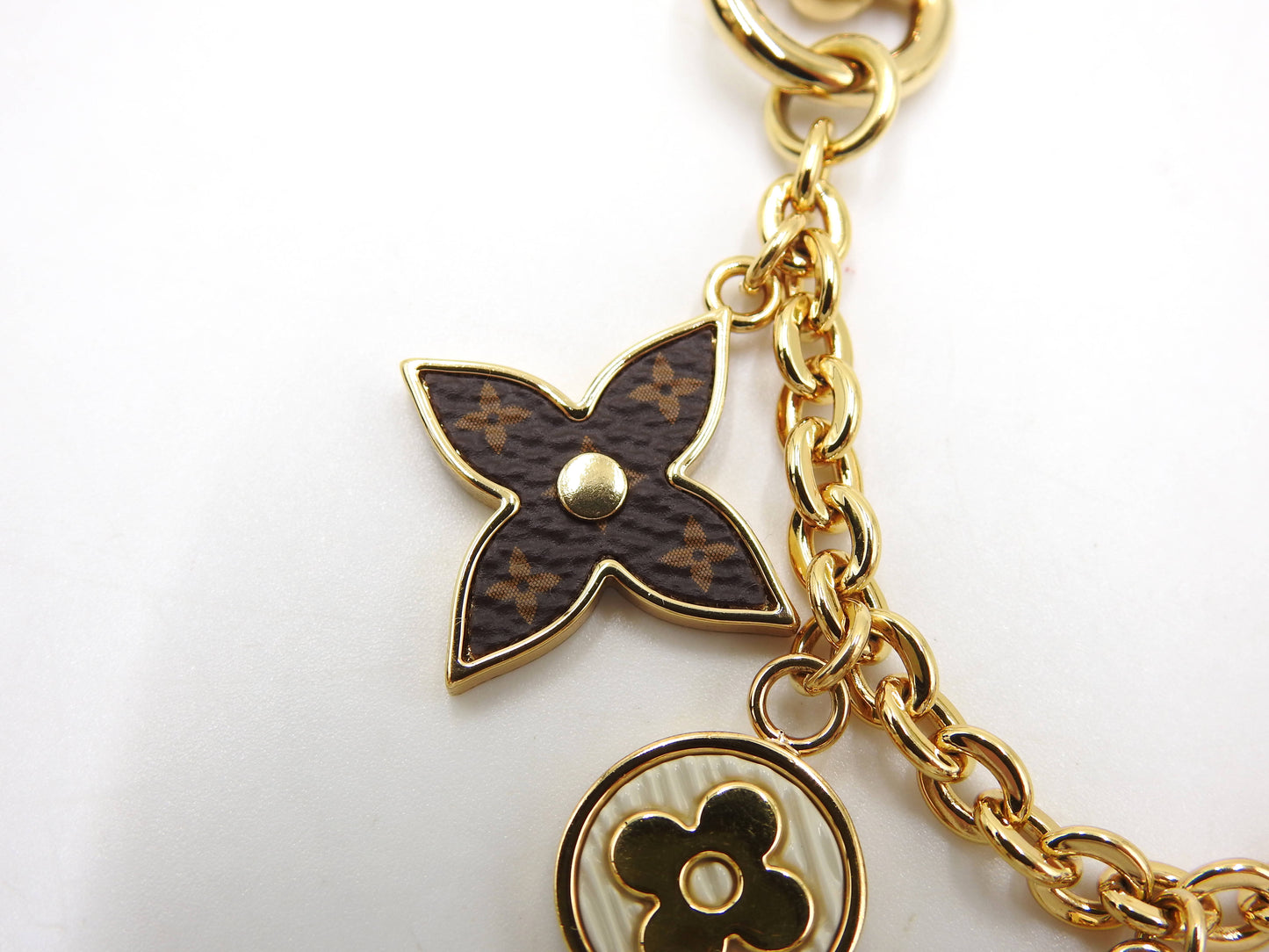 LOUIS VUITTON Spring Street Chain Bag Charm Key Holder Gold M01188