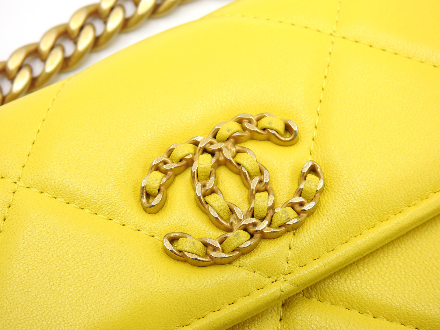 CHANEL 19 CC Matelasse Phone Holder Chain Shoulder Bag Lambskin Yellow