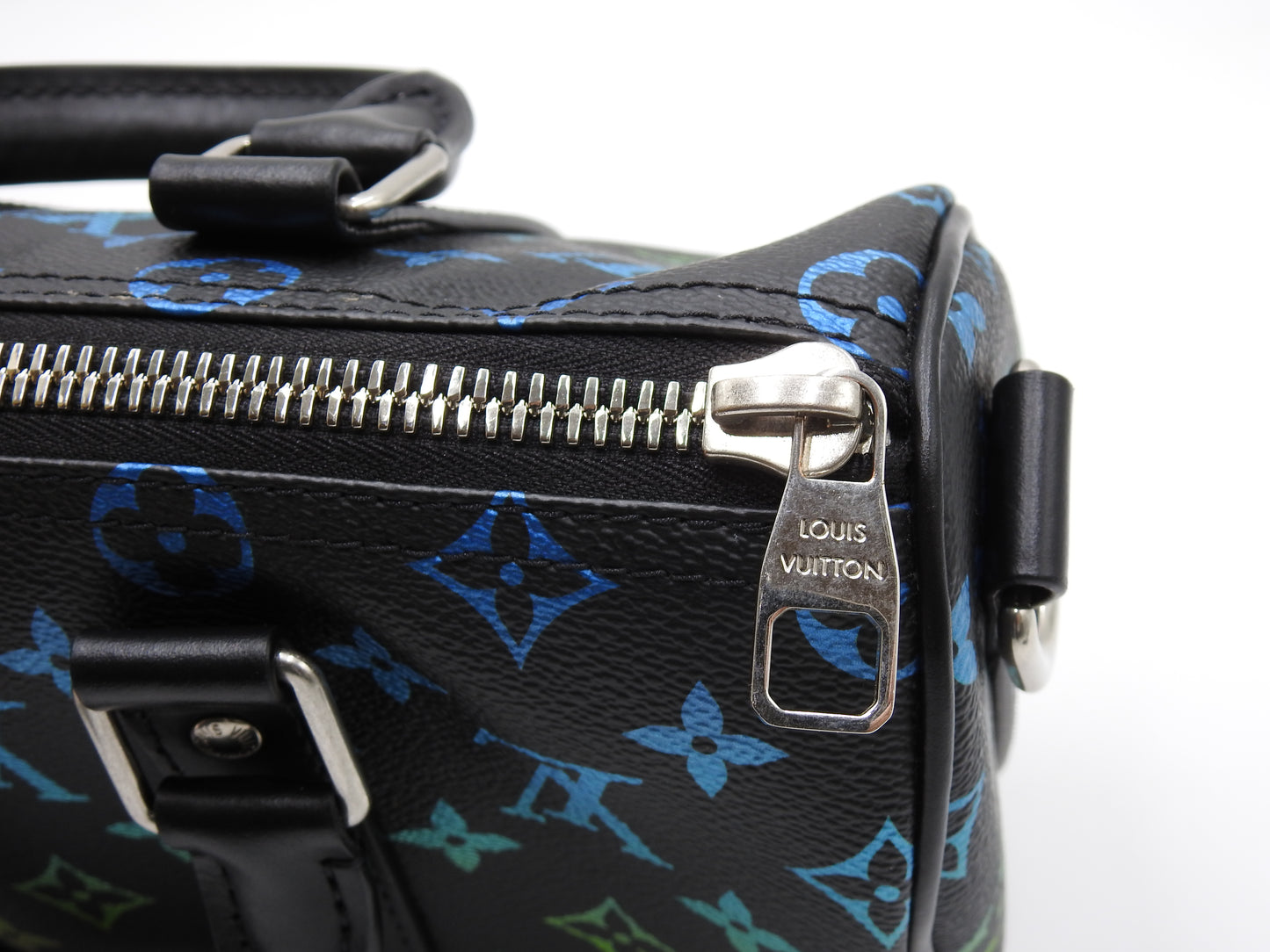 LOUIS VUITTON Monogram Iridescent Keepall Bandouliere 25 Hand Bag M13935