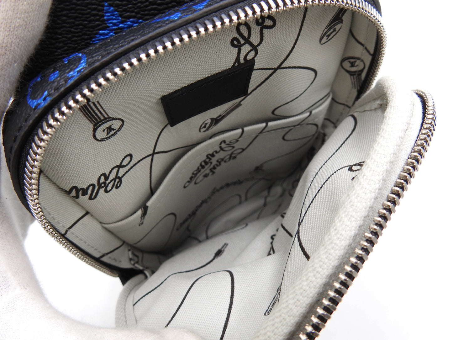 LOUIS VUITTON Monogram Iridescent Gradient Avenue Sling Bag M13936 Black