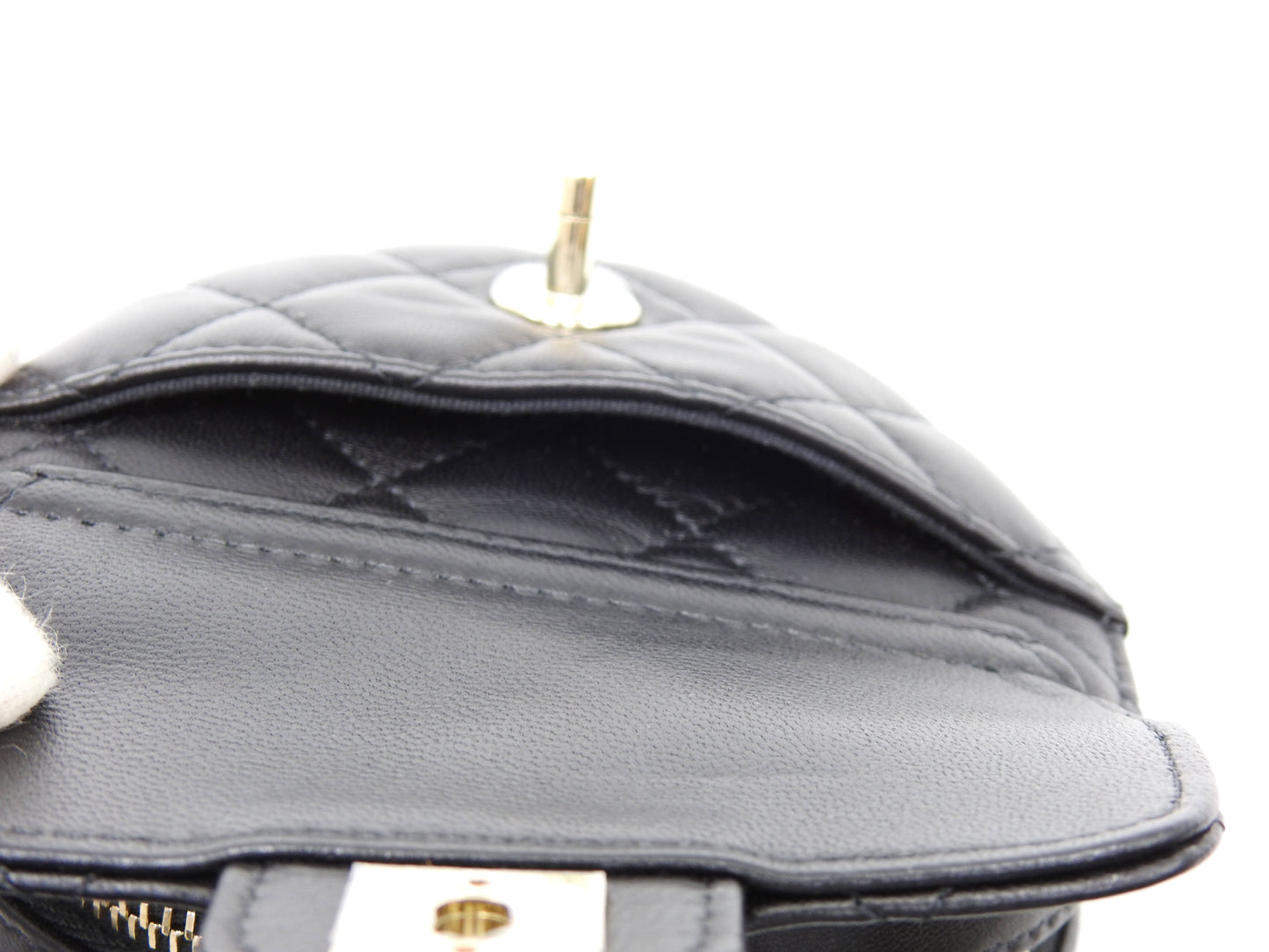 CHANEL CC in Love Heart Chain Waist Belt Bag Lambskin Black AP2787