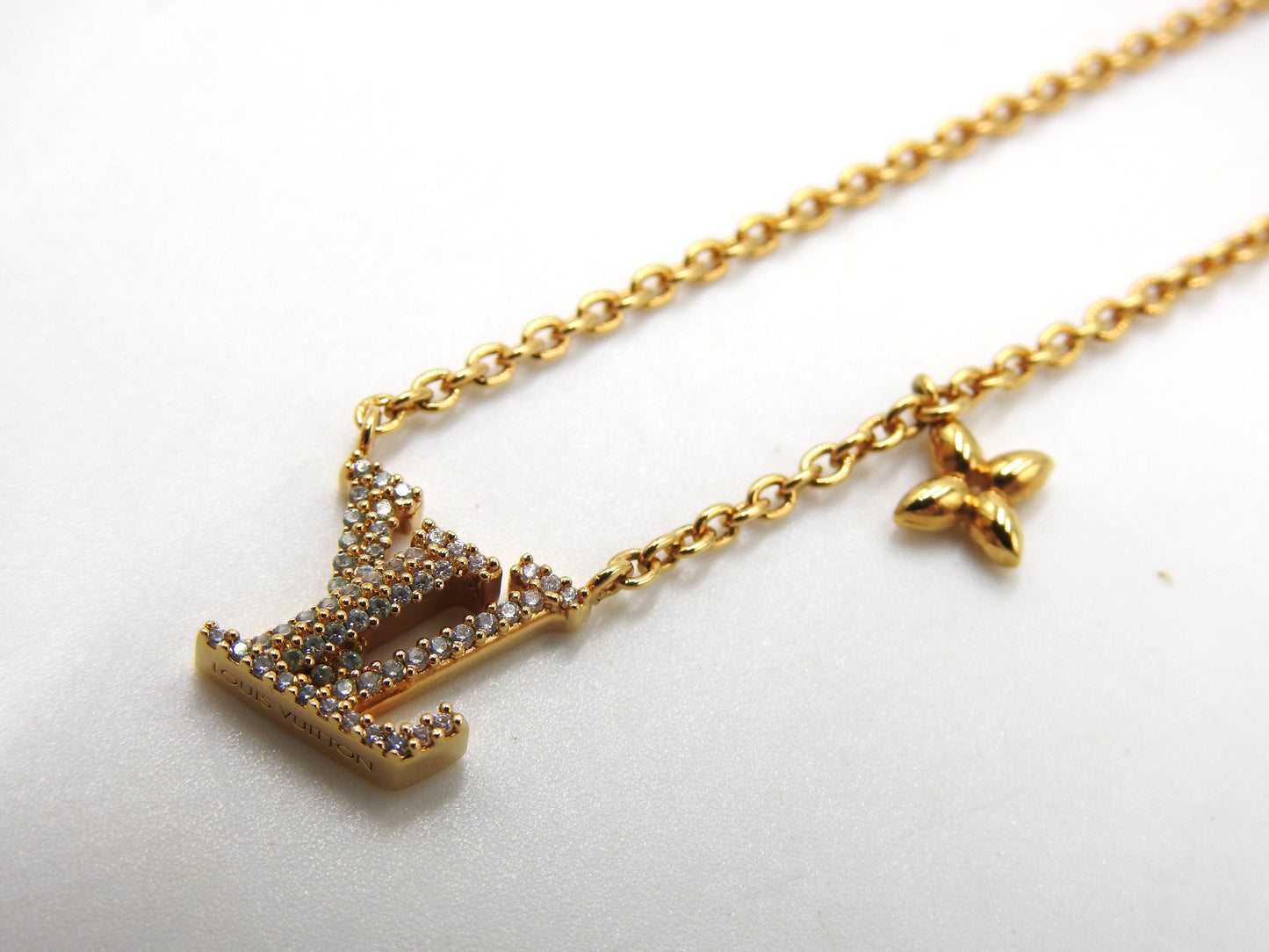 LOUIS VUITTON Collier LV Iconic Pendant Necklace GP Rhinestone Gold M00596