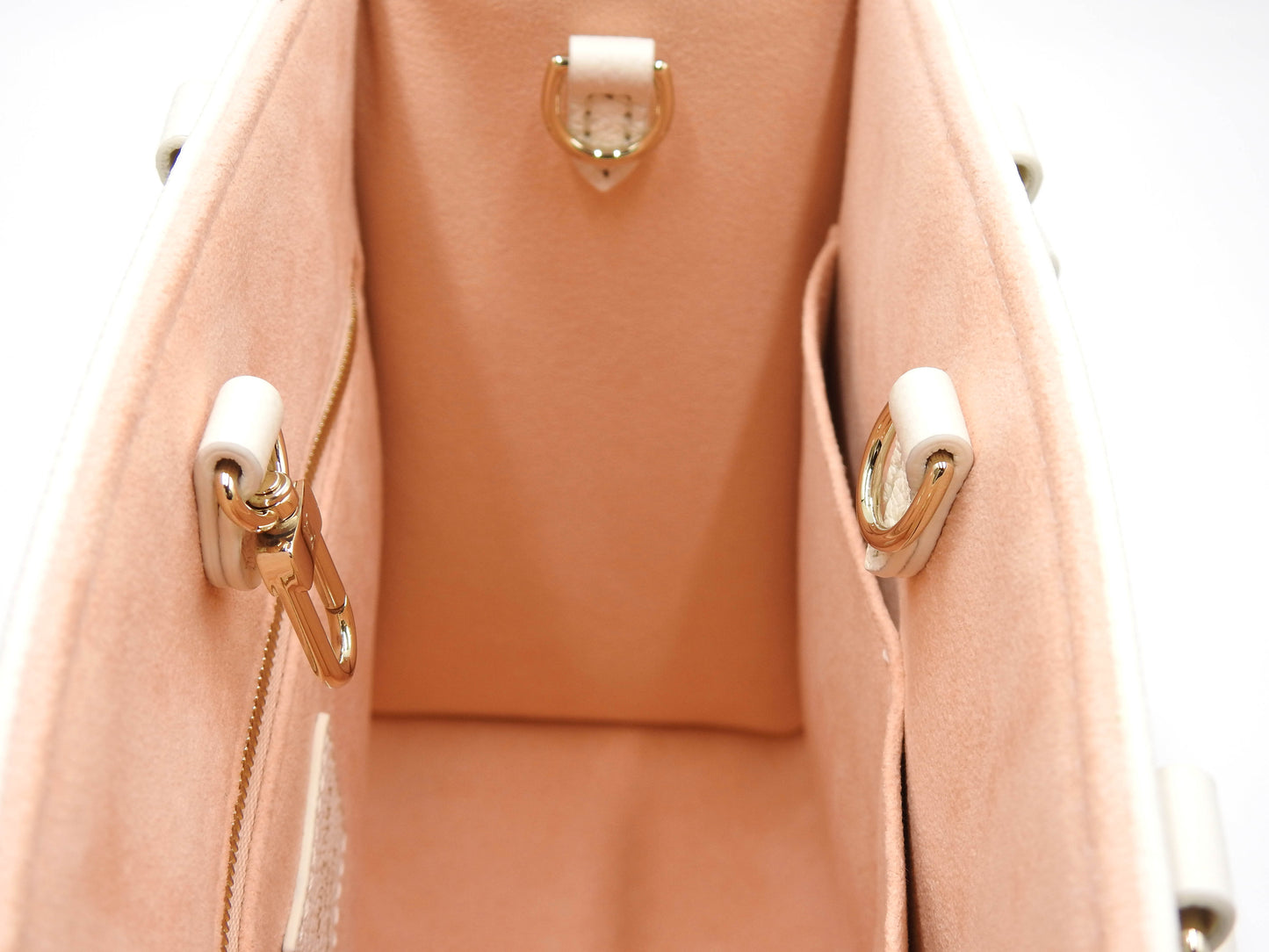 LOUIS VUITTON Monogram Empreinte Giant Onthego PM Shoulder Bag White M28313