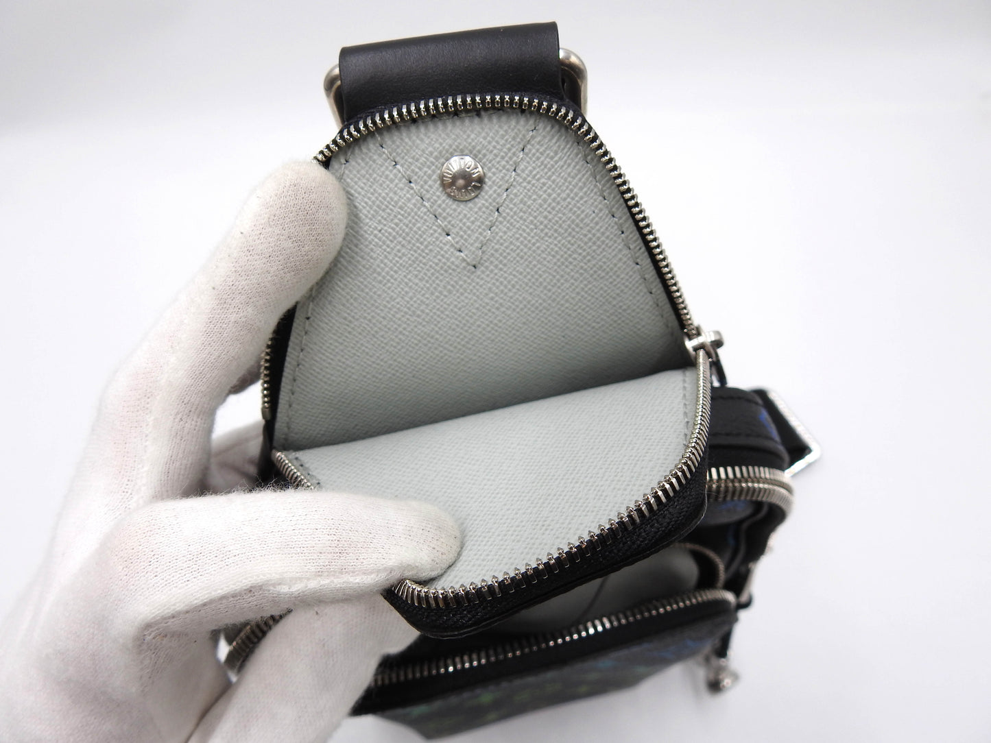 LOUIS VUITTON Monogram Iridescent Gradient Avenue Sling Bag M13936 Black