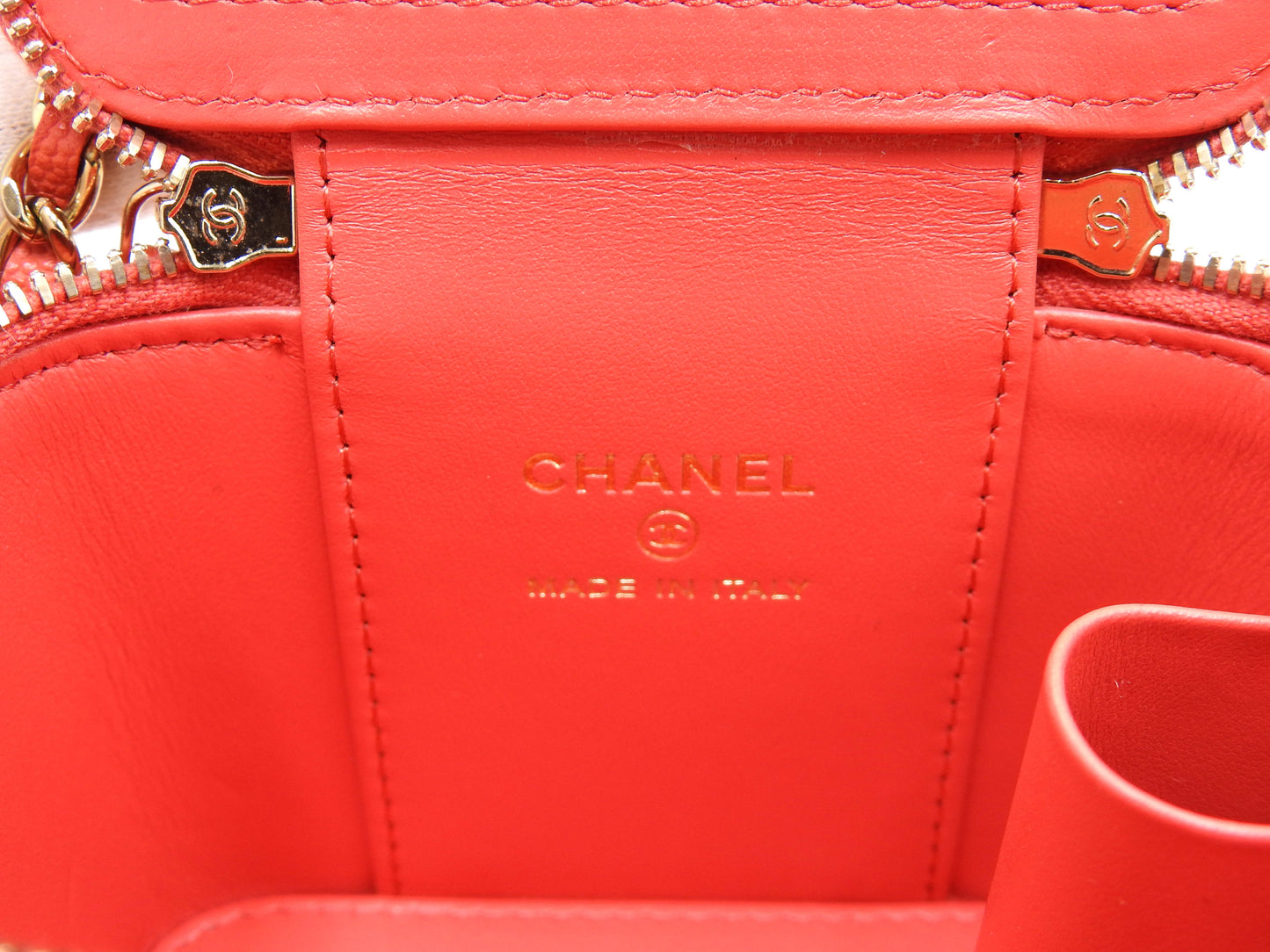 CHANEL CC Matelasse Chain Small Vanity Shoulder Bag Caviarskin Red AP1340