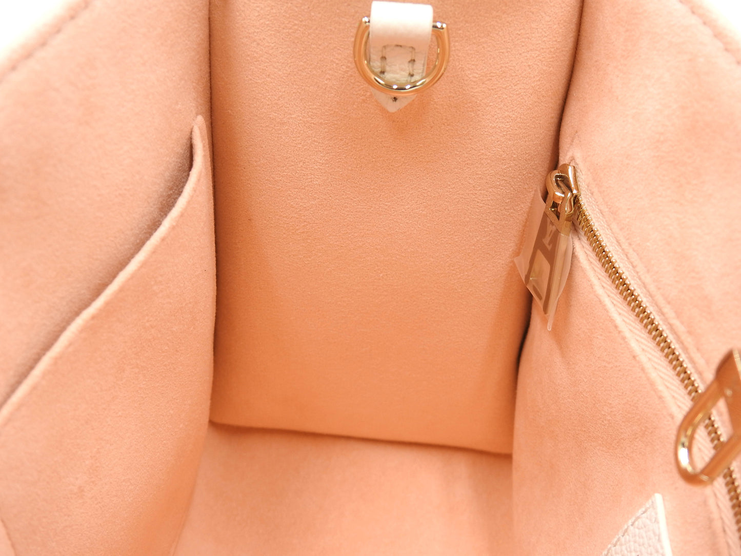 LOUIS VUITTON Monogram Empreinte Giant Onthego PM Shoulder Bag White M28313