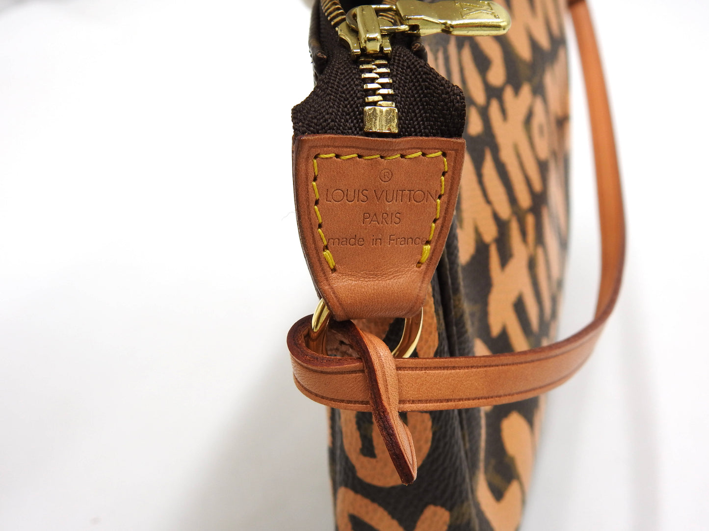 LOUIS VUITTON Pochette Accessories Pouch Monogram Graffiti Peach M92193