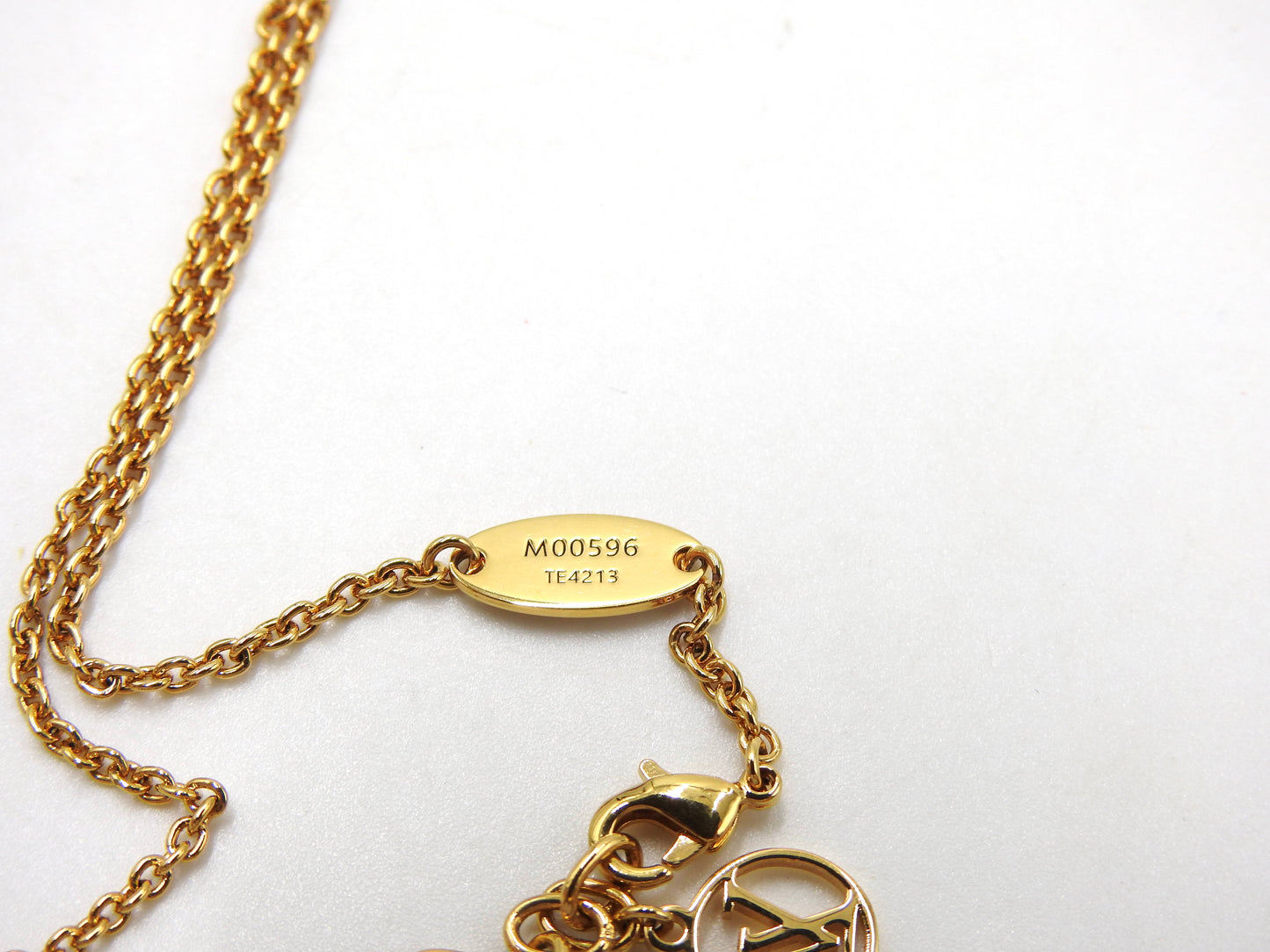 LOUIS VUITTON Collier LV Iconic Pendant Necklace GP Rhinestone Gold M00596