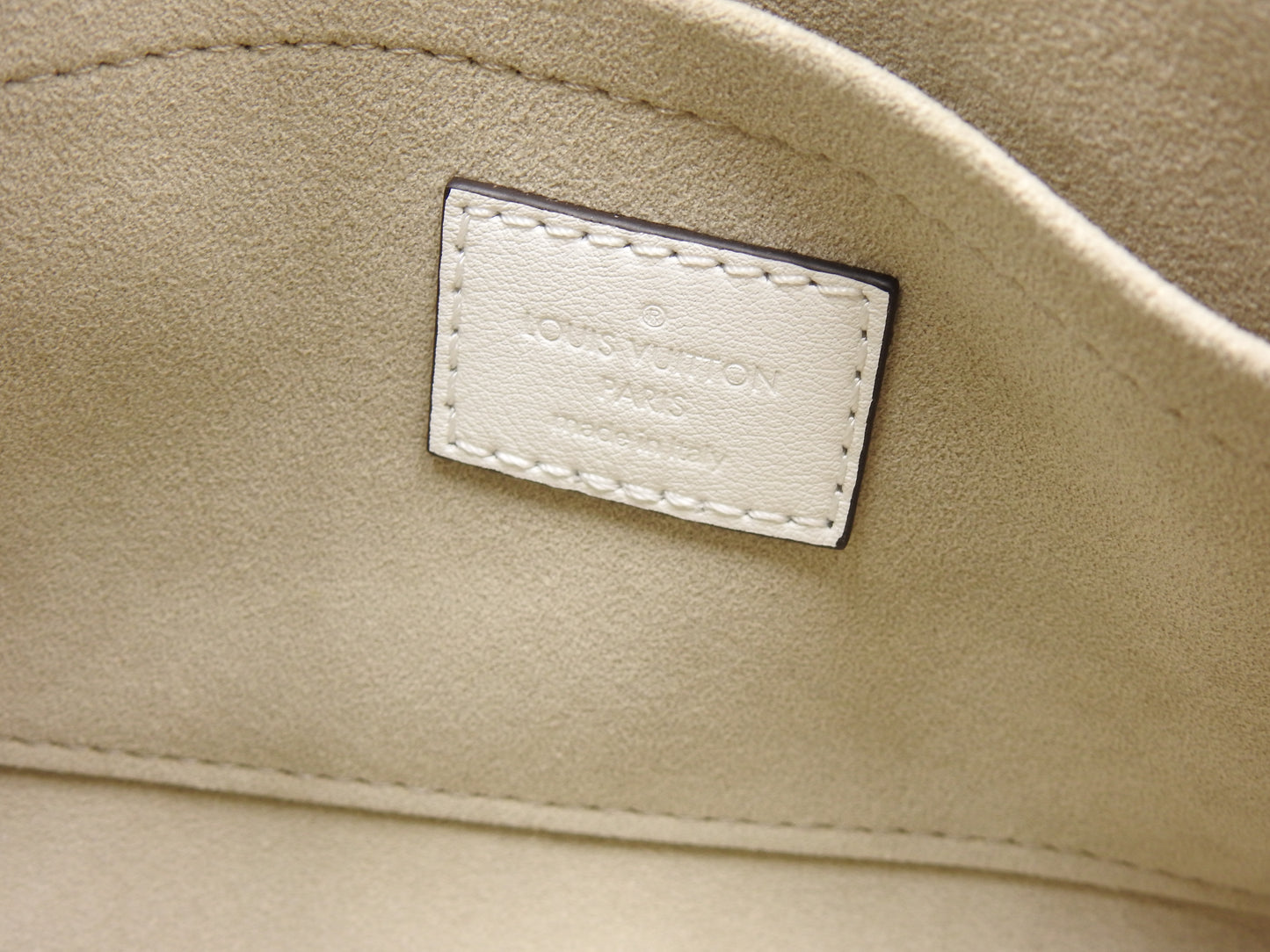 LOUIS VUITTON Monogram OnTheGo East West Shoulder Hand Bag White M11274