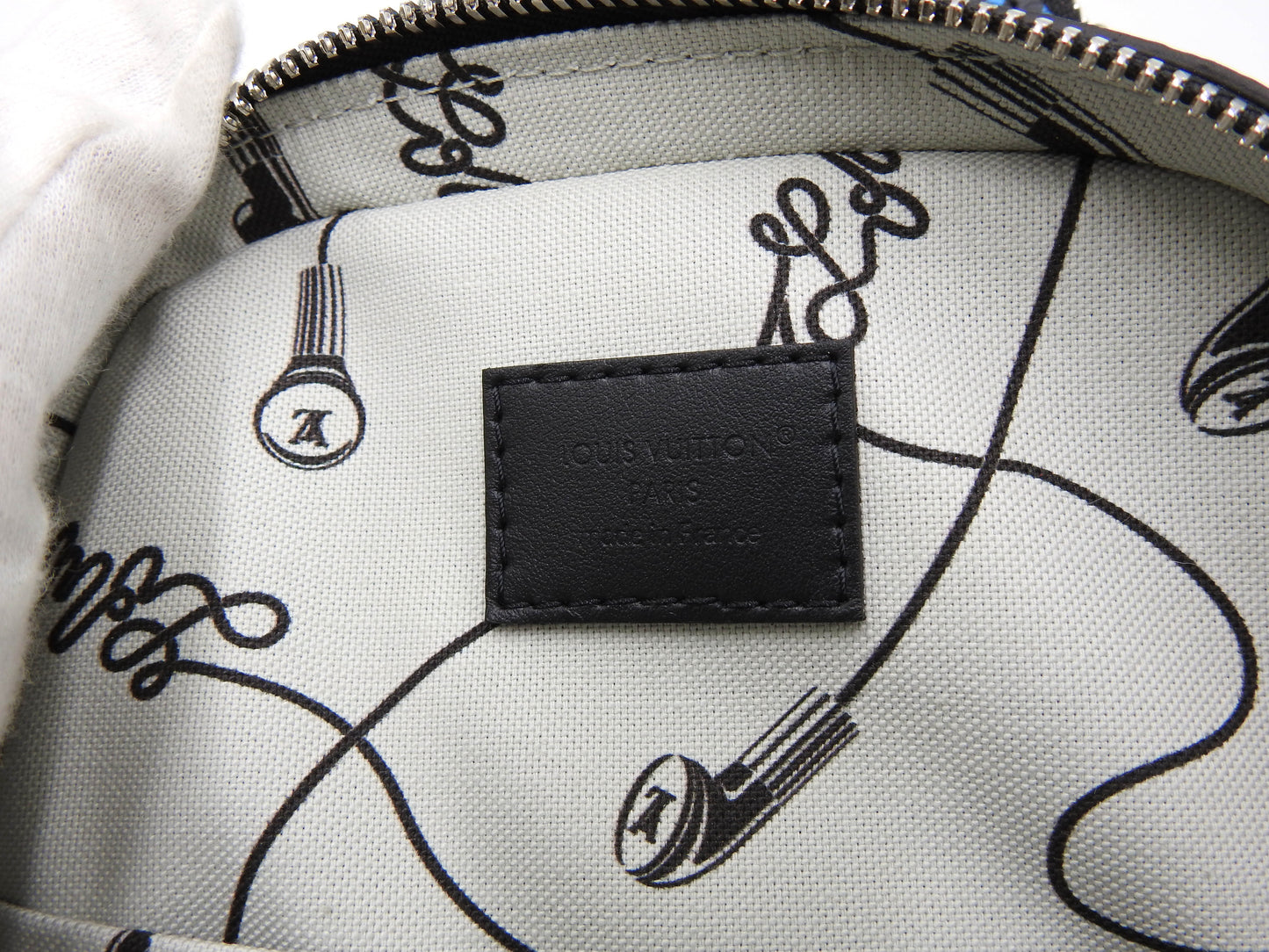 LOUIS VUITTON Monogram Iridescent Gradient Avenue Sling Bag M13936 Black