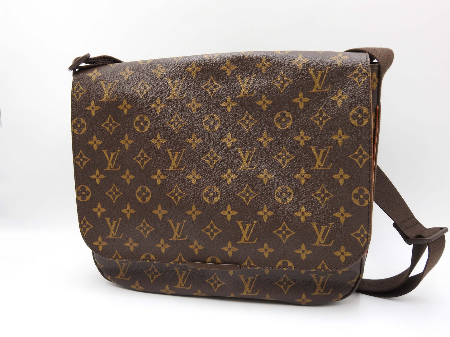 LOUIS VUITTON Monogram Messenger Beaubourg MM Shoulder Bag M97038