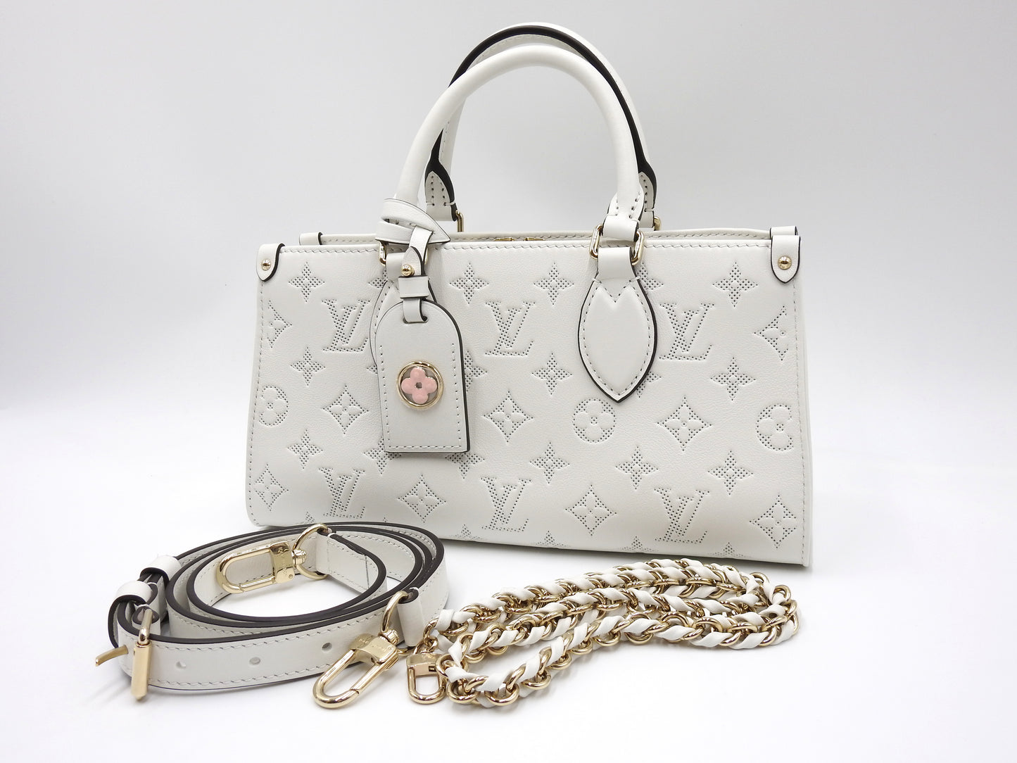 LOUIS VUITTON Monogram OnTheGo East West Shoulder Hand Bag White M11274