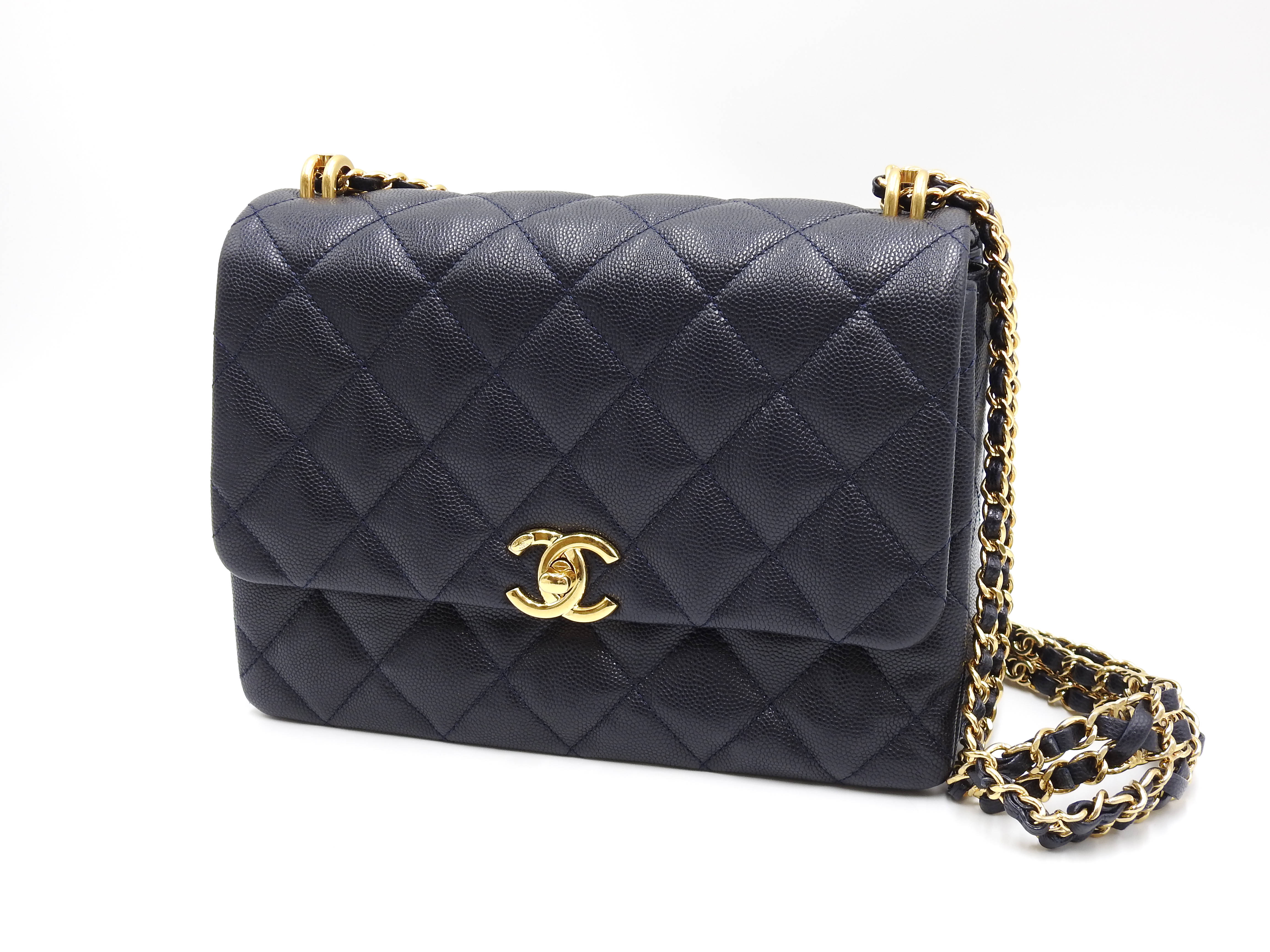 行列のできるレビュー商品、集めました。高評価アイテム CHANEL Coco First Matelasse Flap Chain Shoulder Bag その他