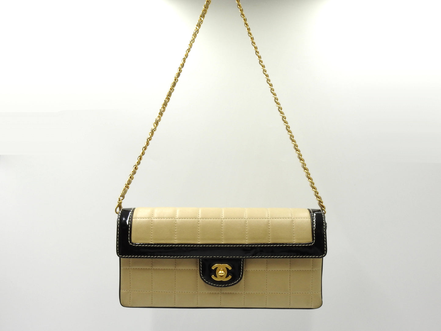 CHANEL Chocolate Bar Chain Shoulder Bag Lambskin Patent Beige Black A15316