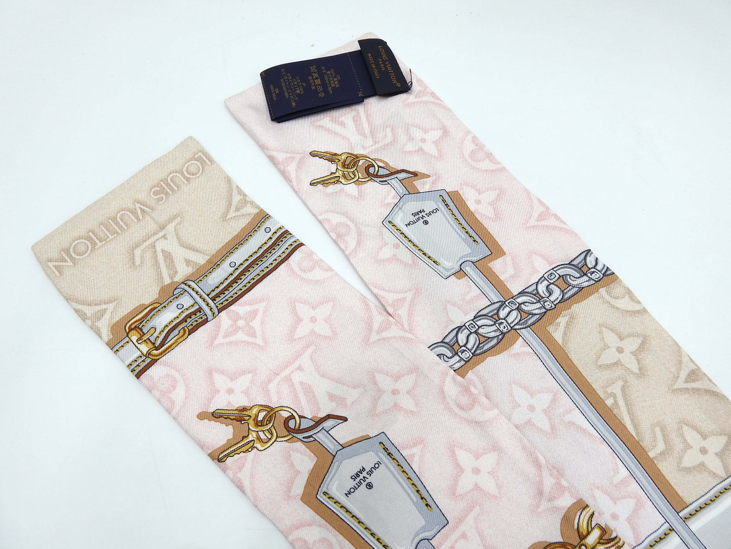 Louis Vuitton Bandeau Denigram Confidential 100% Silk Scarf Pink M78152