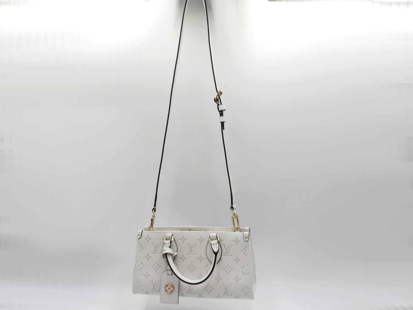 LOUIS VUITTON Monogram OnTheGo East West Shoulder Hand Bag White M11274