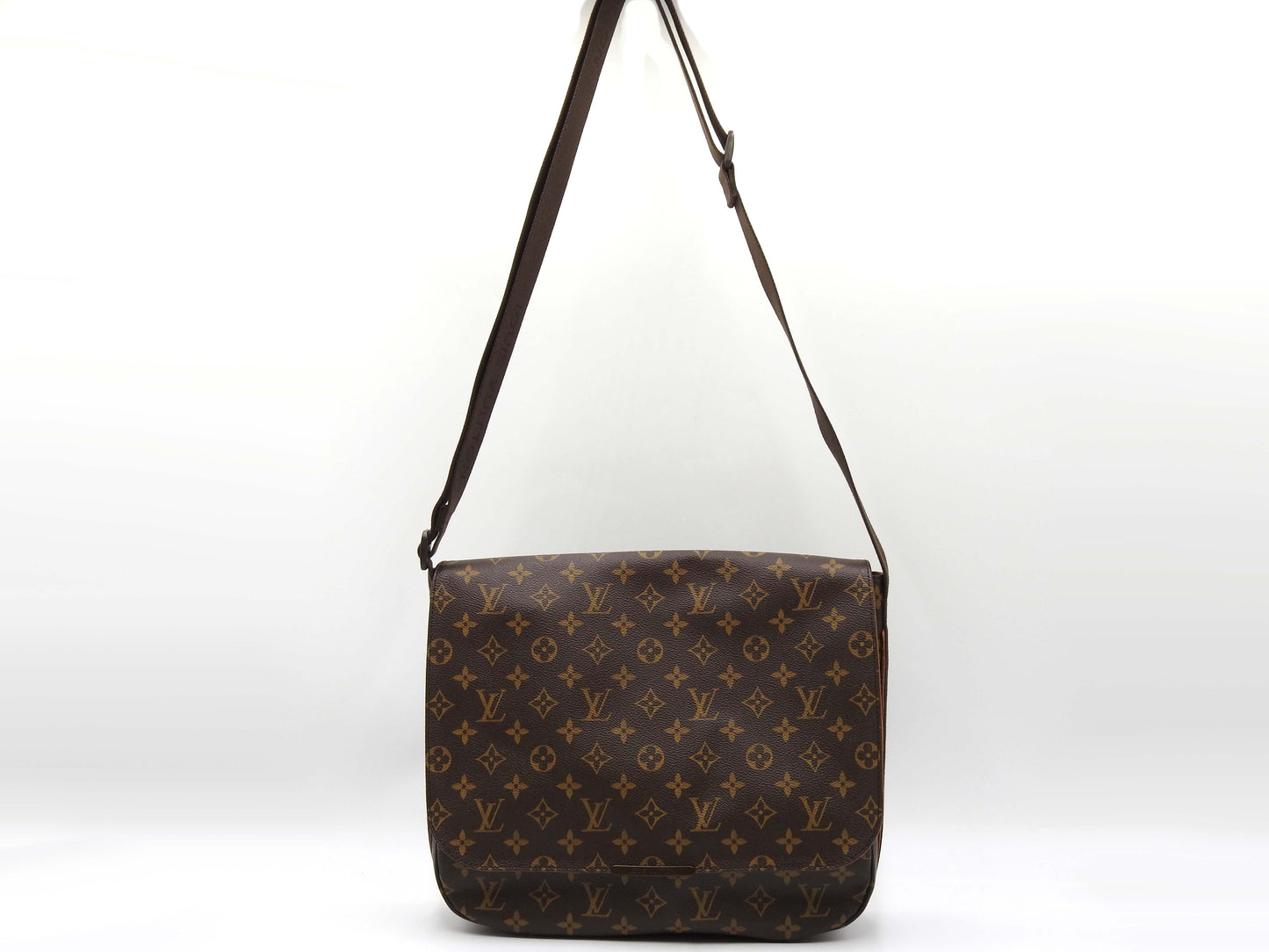LOUIS VUITTON Monogram Messenger Beaubourg MM Shoulder Bag M97038
