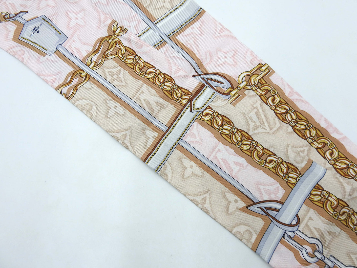 Louis Vuitton Bandeau Denigram Confidential 100% Silk Scarf Pink M78152