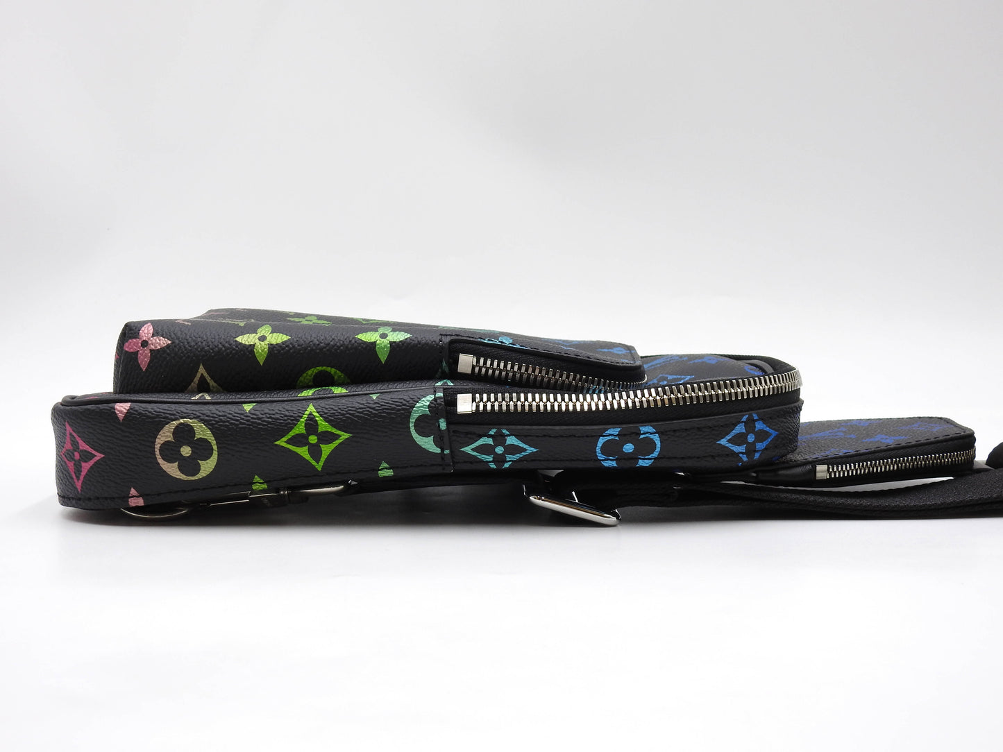 LOUIS VUITTON Monogram Iridescent Gradient Avenue Sling Bag M13936 Black