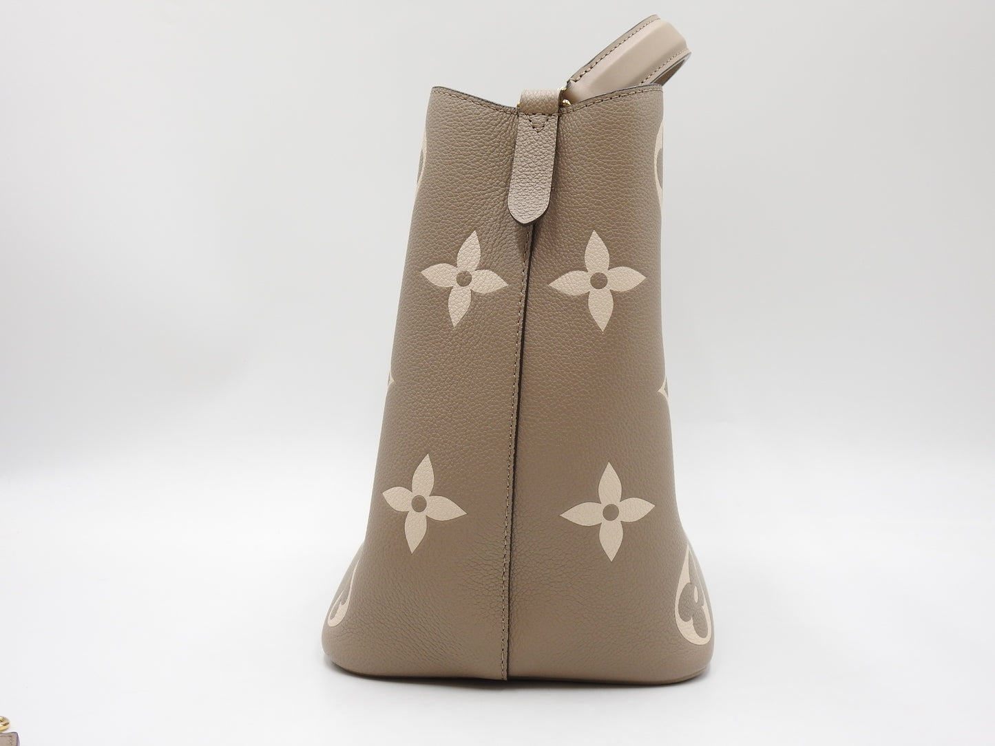LOUIS VUITTON Monogram Empreinte NeoNoe MM Shoulder Hand Bag Dove Cream