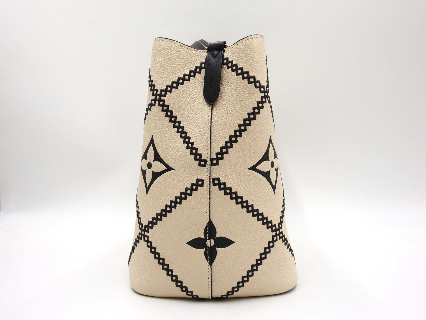 LOUIS VUITTON Embroidered Monogram Empreinte NeoNoe MM Hand Bag M46023
