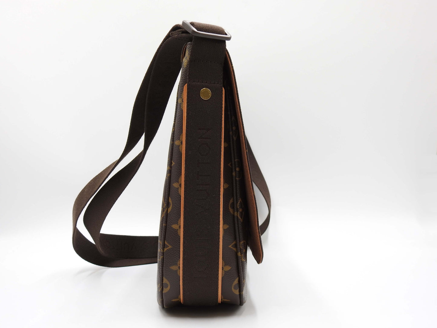 LOUIS VUITTON Monogram Messenger Beaubourg MM Shoulder Bag M97038