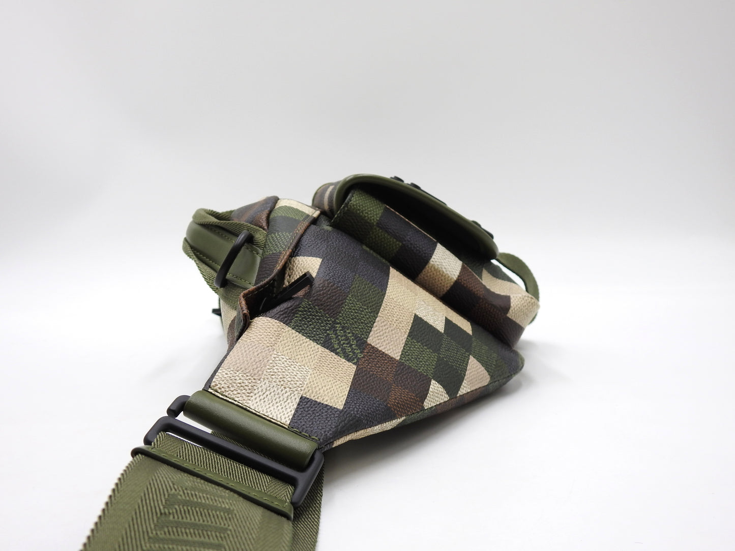 LOUIS VUITTON Damoflage Motion Bumbag Waist Belt Bag Green M24446