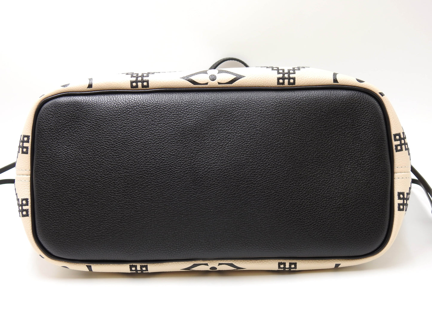 LOUIS VUITTON Monogram Empreinte Broderies Neverfull MM Tote Bag M46039