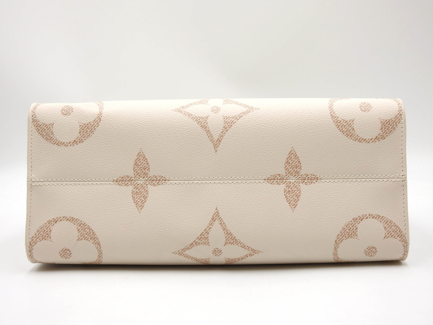 LOUIS VUITTON Monogram Dune Giant OnTheGO MM Tote Shoulder Bag M46912