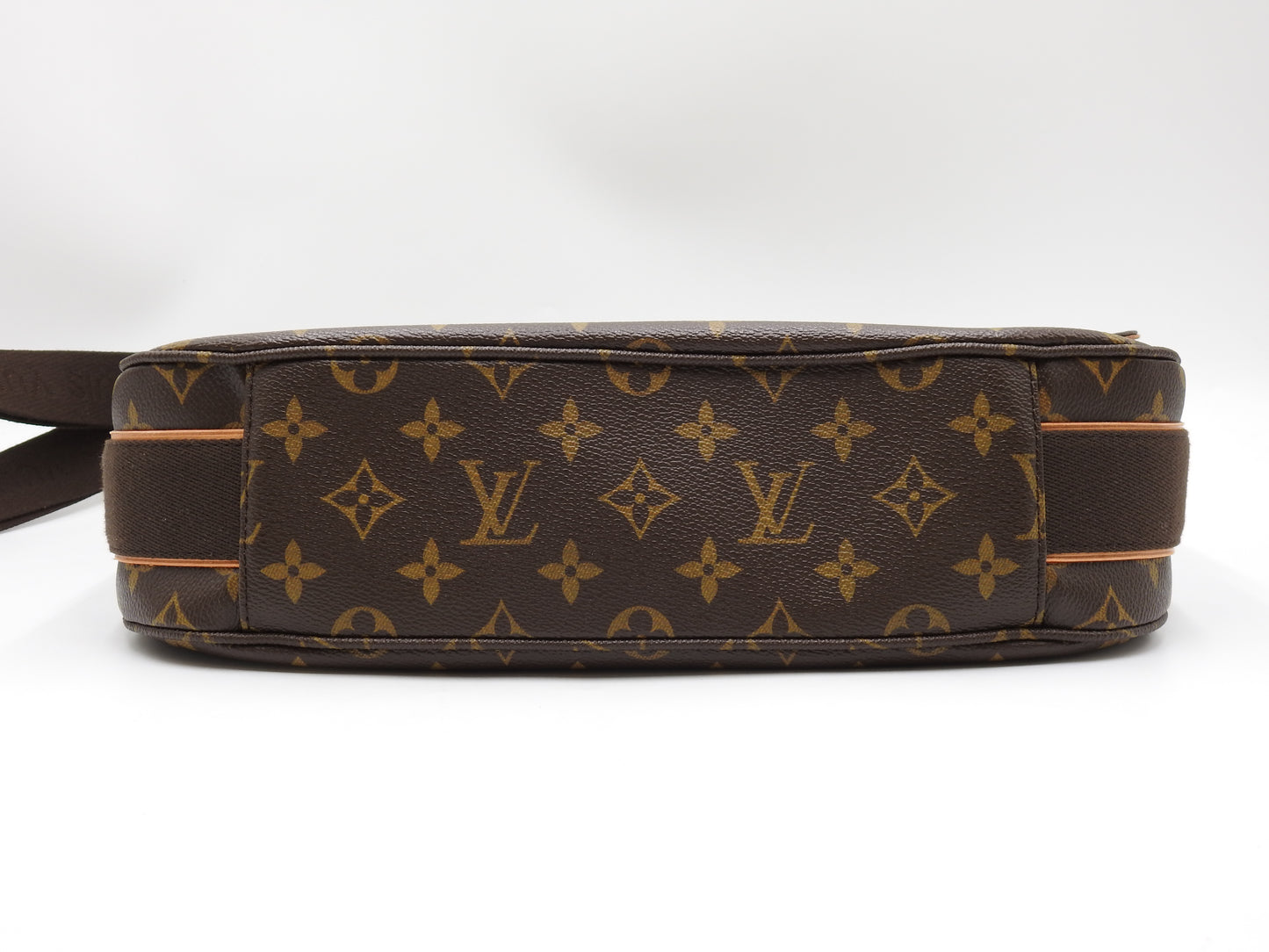 LOUIS VUITTON Monogram Messenger Beaubourg MM Shoulder Bag M97038