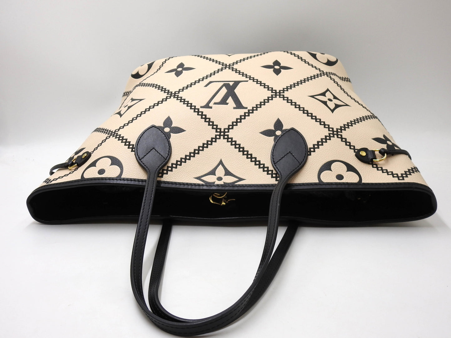 LOUIS VUITTON Monogram Empreinte Broderies Neverfull MM Tote Bag M46039