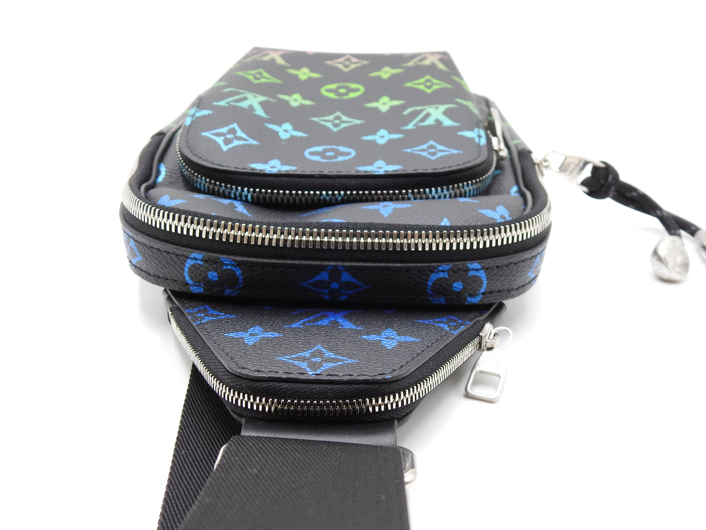 LOUIS VUITTON Monogram Iridescent Gradient Avenue Sling Bag M13936 Black