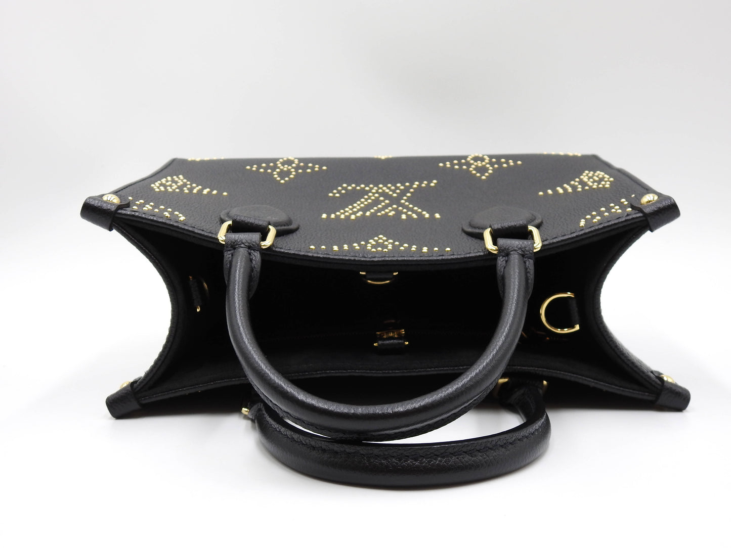 LOUIS VUITTON Monogram Empreinte Studded Giant OnTheGO PM Hand Bag M46733