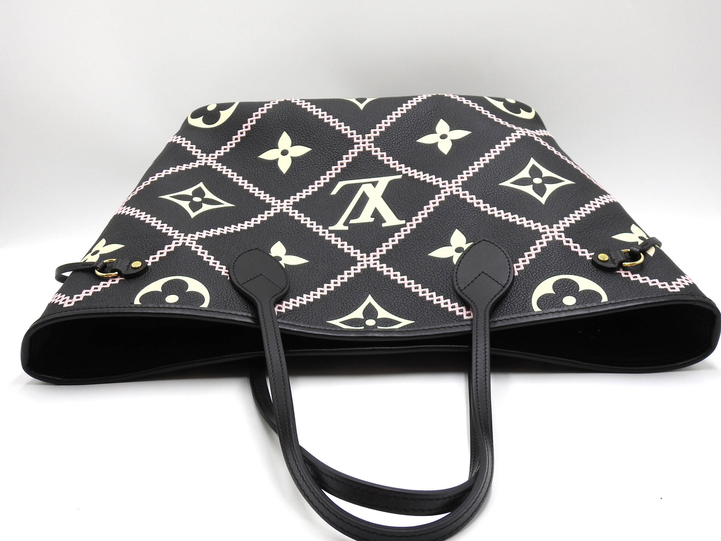 LOUIS VUITTON Monogram Empreinte Giant Neverfull MM Shoulder Bag M46040
