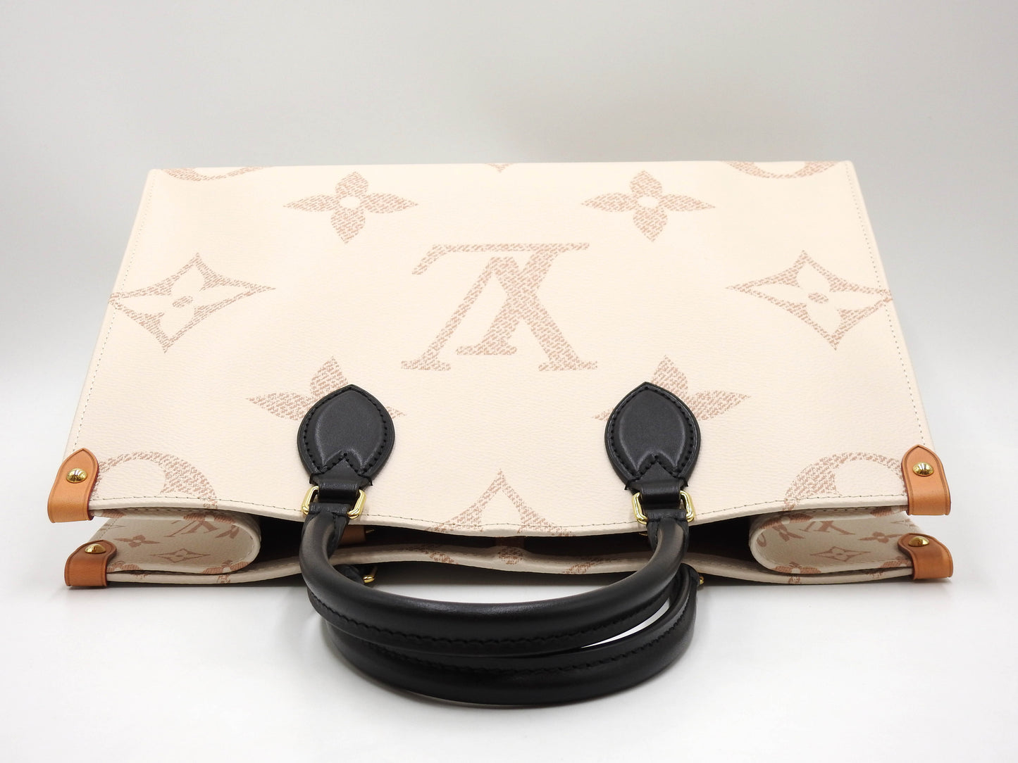 LOUIS VUITTON Monogram Dune Giant OnTheGO MM Tote Shoulder Bag M46912