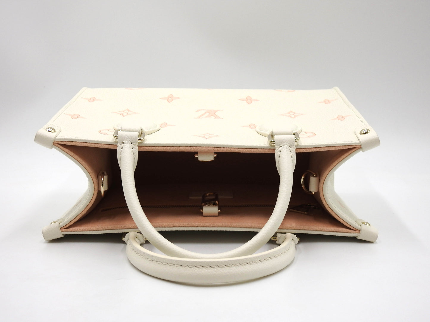 LOUIS VUITTON Monogram Empreinte Giant Onthego PM Shoulder Bag White M28313