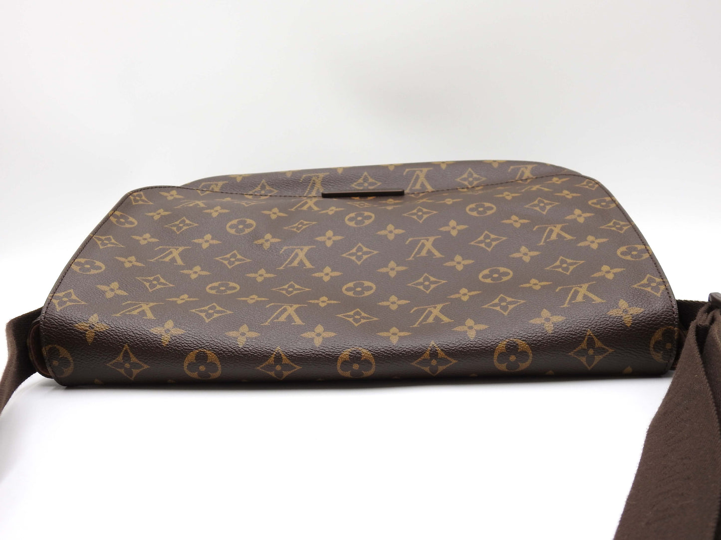 LOUIS VUITTON Monogram Messenger Beaubourg MM Shoulder Bag M97038