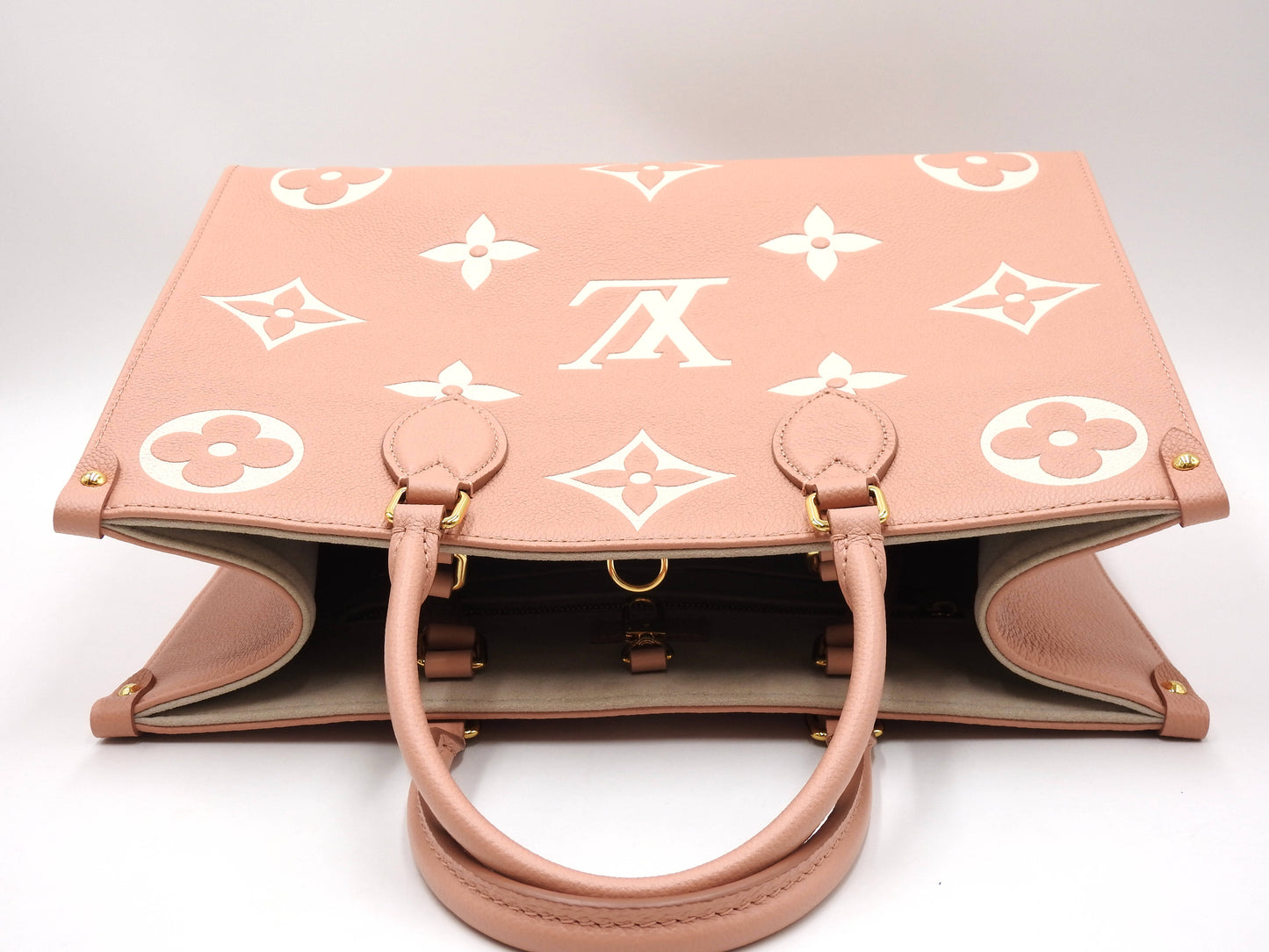 LOUIS VUITTON Monogram Empreinte Giant OnTheGO MM Shoulder Tote Bag M46286